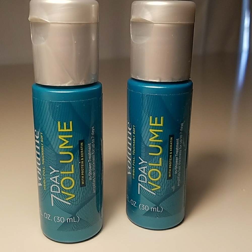 (X2) John Frieda Luxurious 7 Day Volume Treatment - Picture 2 of 5